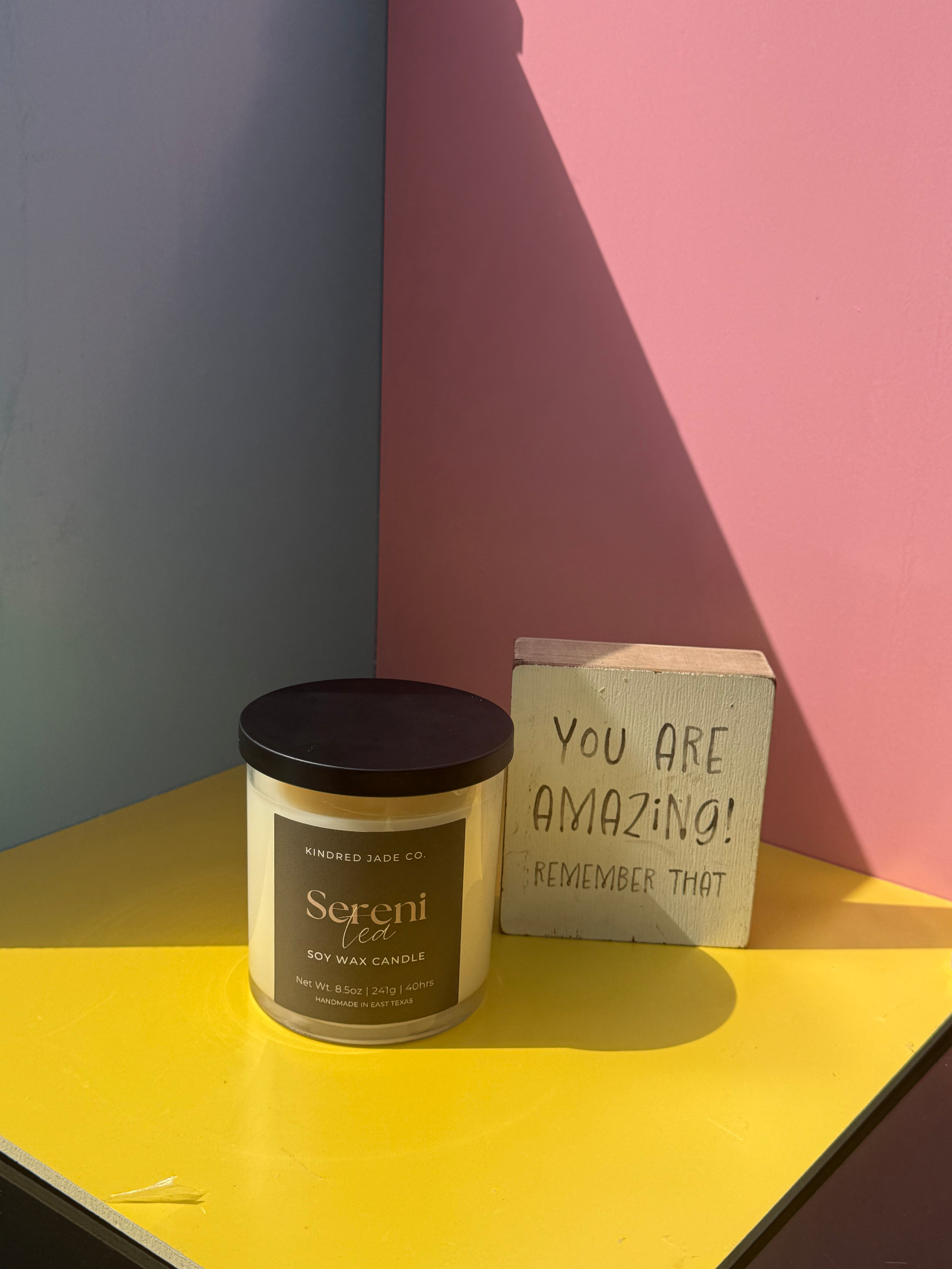 🕯️ SereniTea – White Tea + Herbs Candle