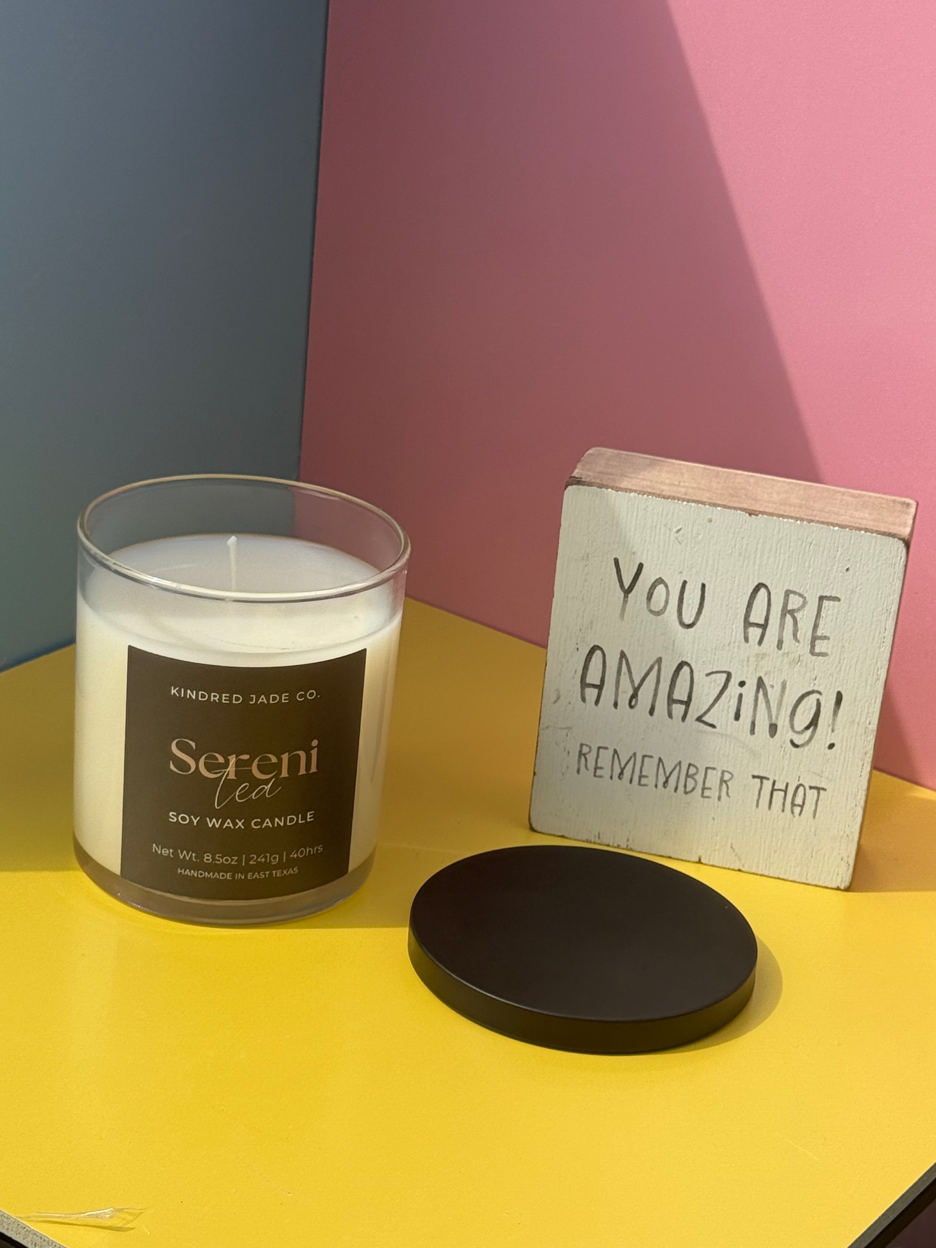 🕯️ SereniTea – White Tea + Herbs Candle