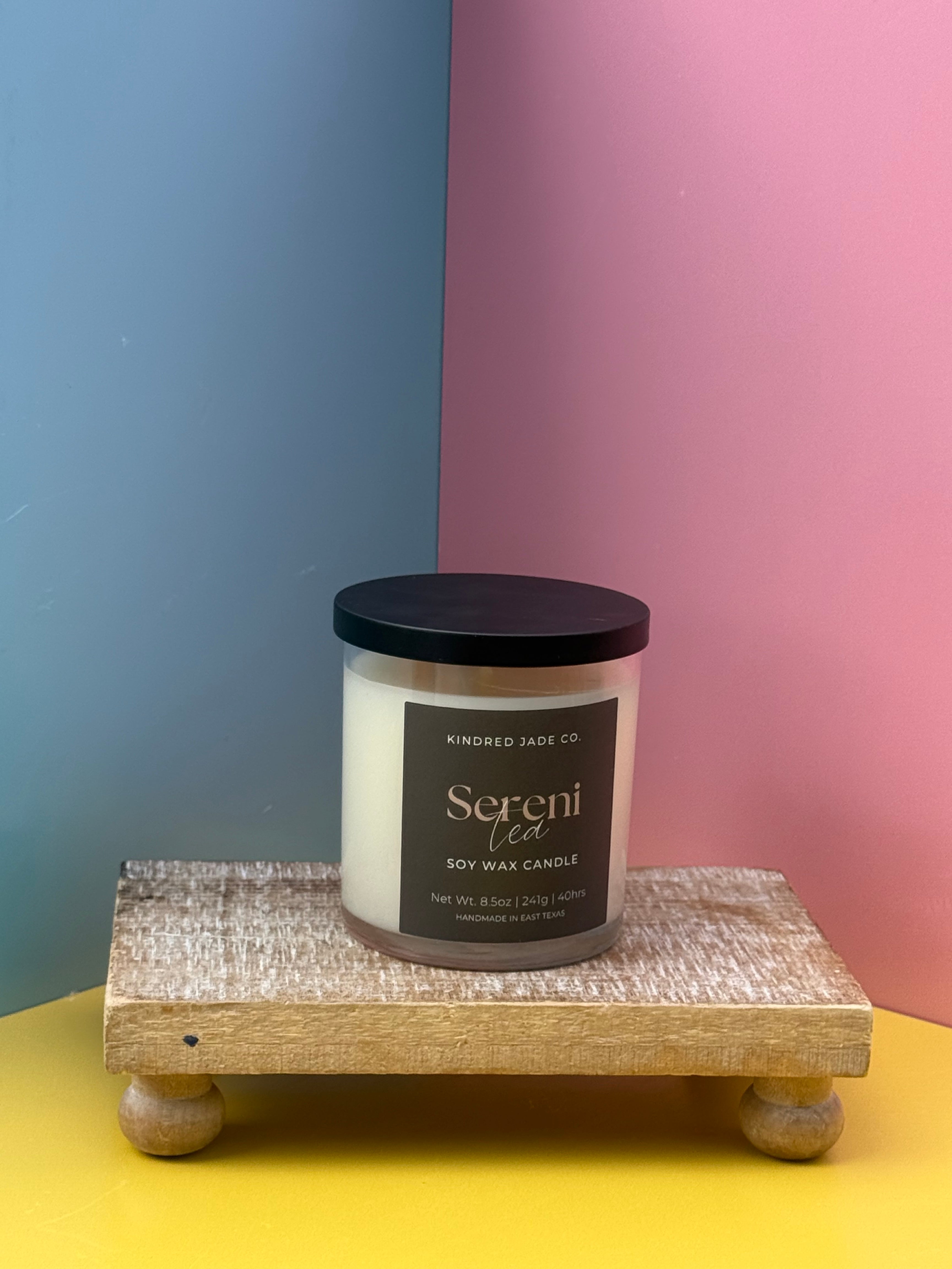 🕯️ SereniTea – White Tea + Herbs Candle